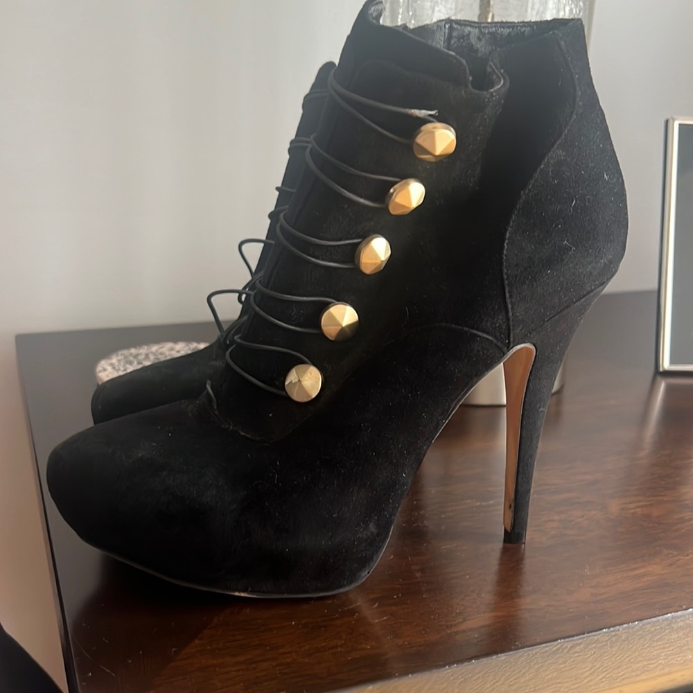 Vince Camuto Jenks gold button platform heels